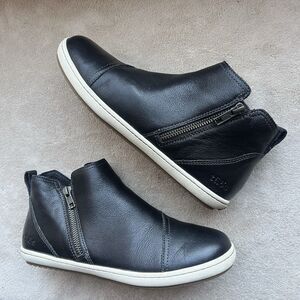 Taos Bootsie Black Leather Ankle Boot Women 8 High-Top Sneaker Zipper Athleisure